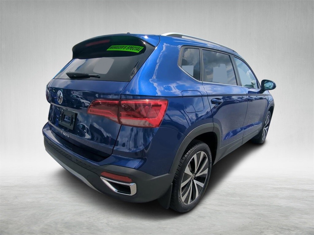 2024 Volkswagen Taos SE photo 3