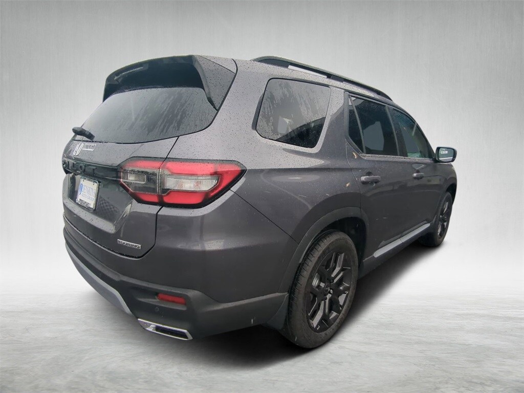 2025 Honda Pilot Touring photo 2