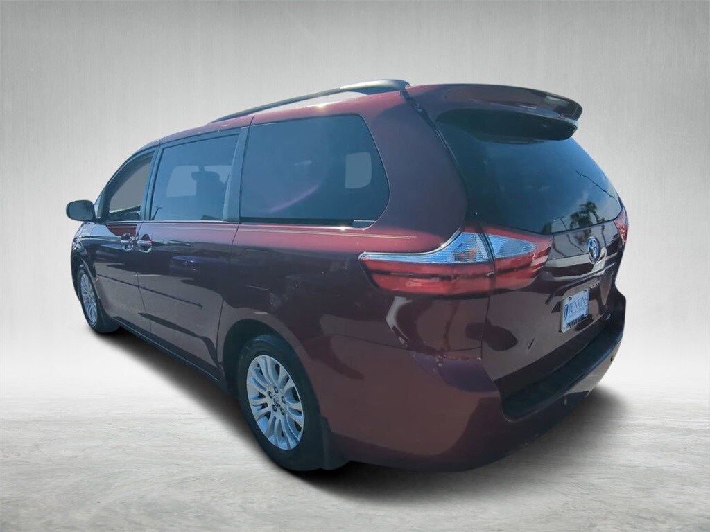 2015 Toyota Sienna L photo 4