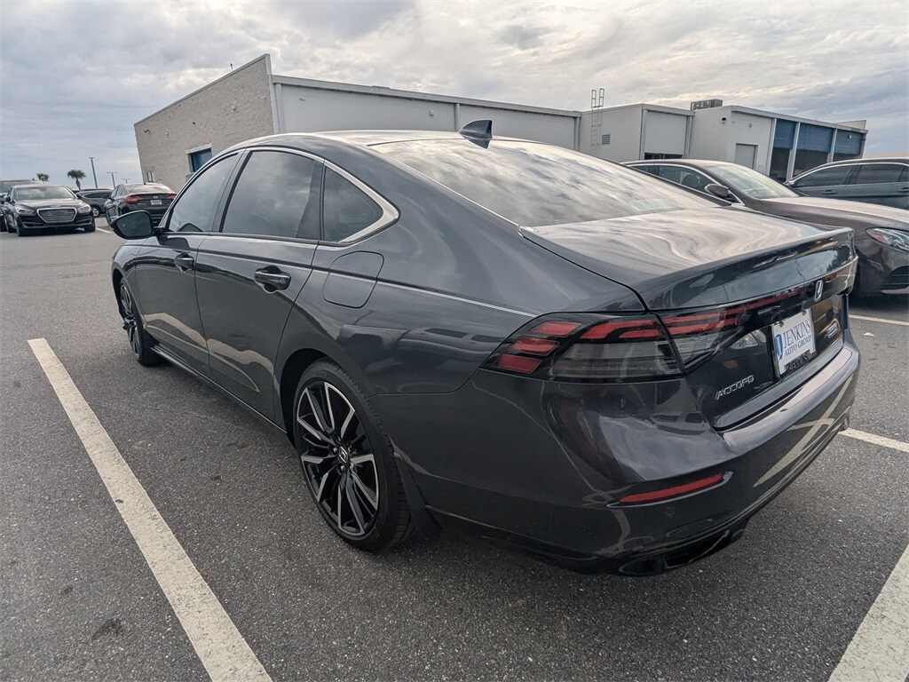 2023 Honda Accord Hybrid Touring photo 3