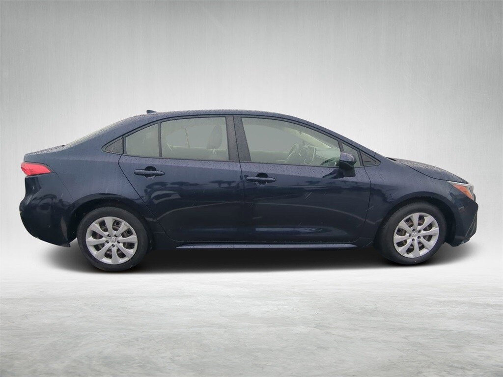 2021 Toyota Corolla LE photo 2