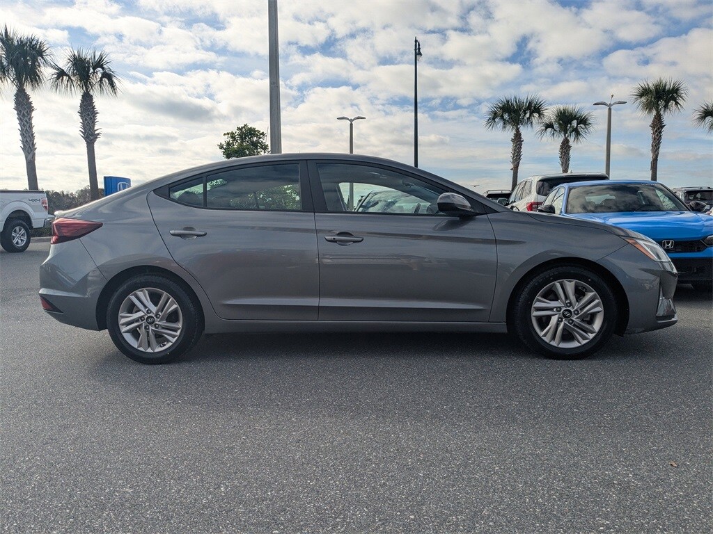 2020 Hyundai Elantra Value Edition photo 2