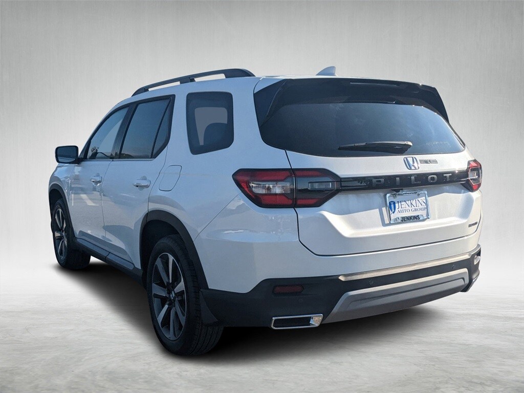 Used 2025 Honda Pilot Touring SUV