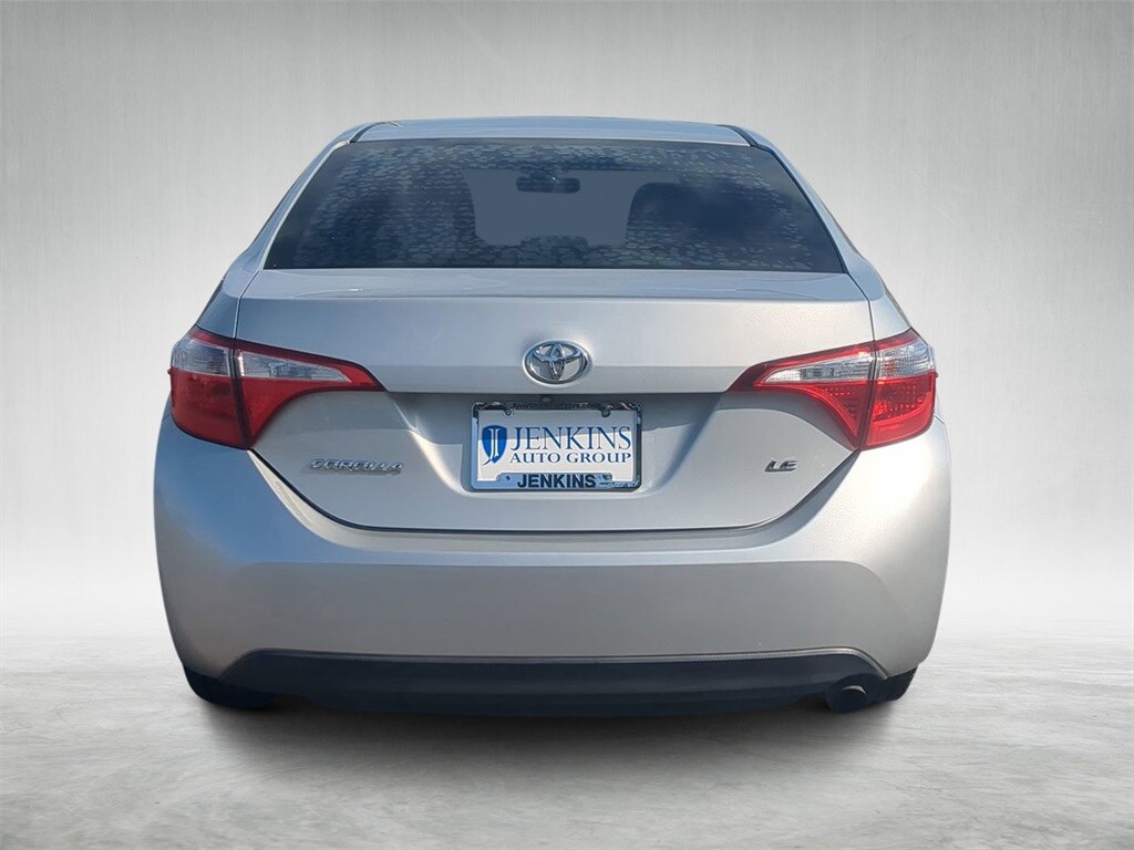 2015 Toyota Corolla LE photo 4