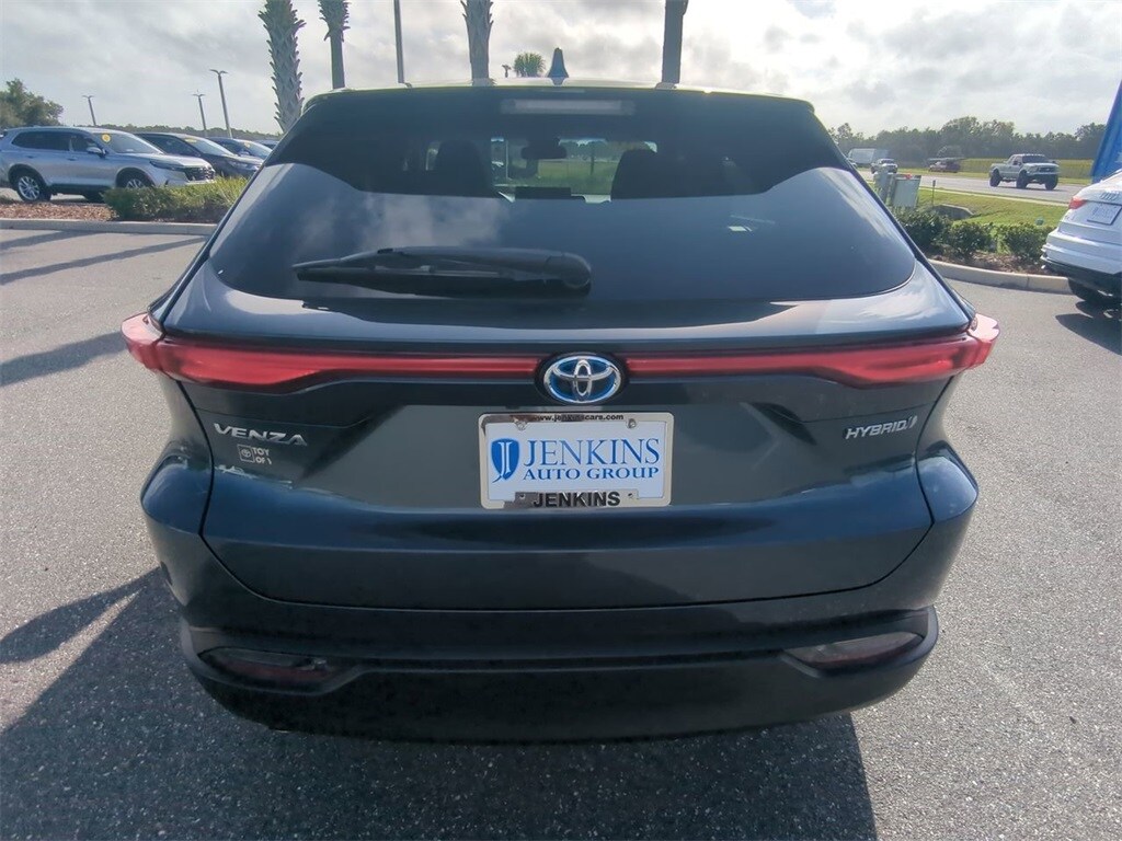 2021 Toyota Venza LE photo 4