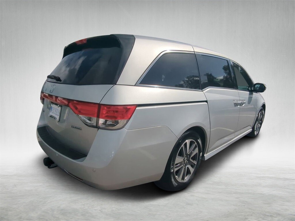2015 Honda Odyssey Touring photo 3