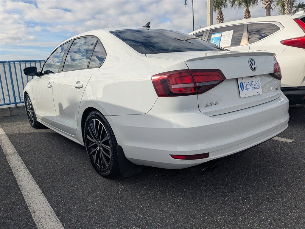 2016 Volkswagen Jetta 1.8T Sport photo 4