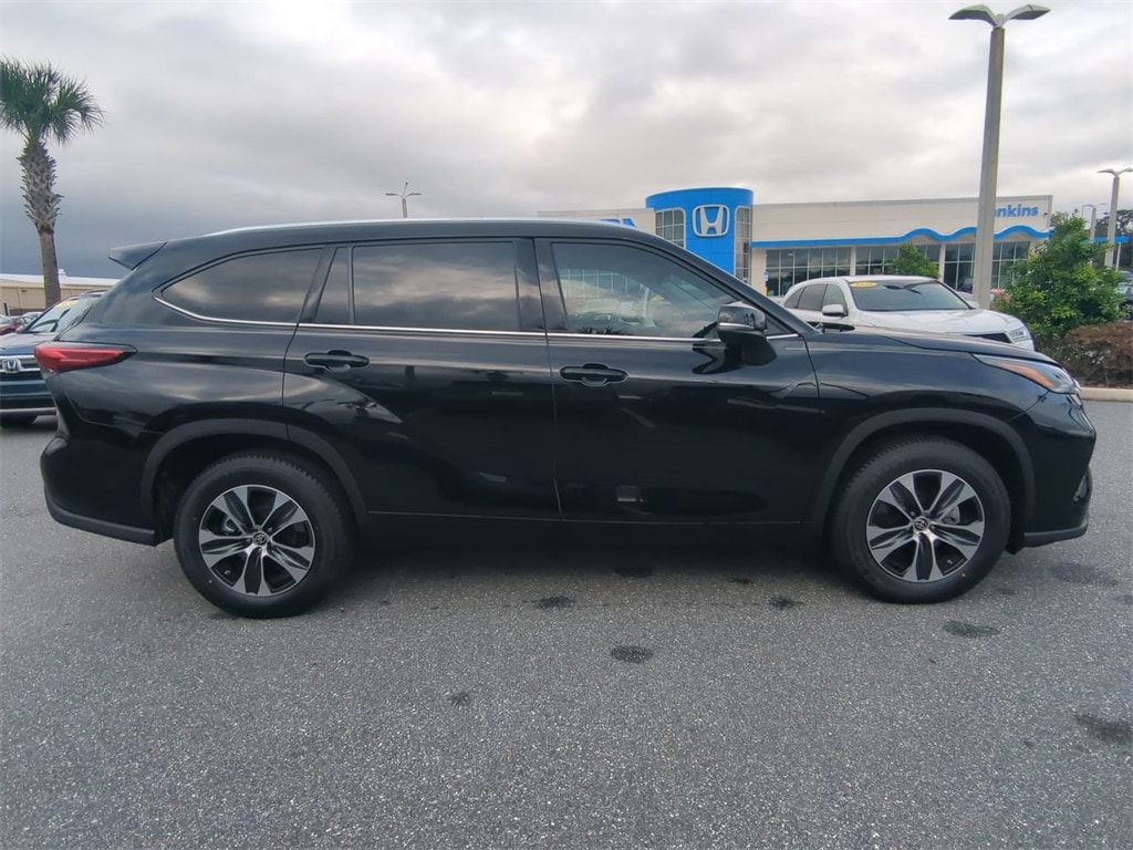 Used 2021 Toyota Highlander XLE SUV
