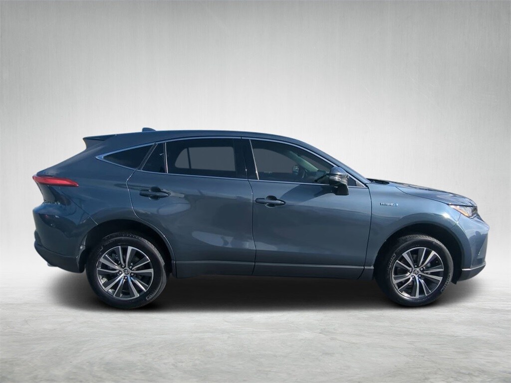 2021 Toyota Venza LE photo 2