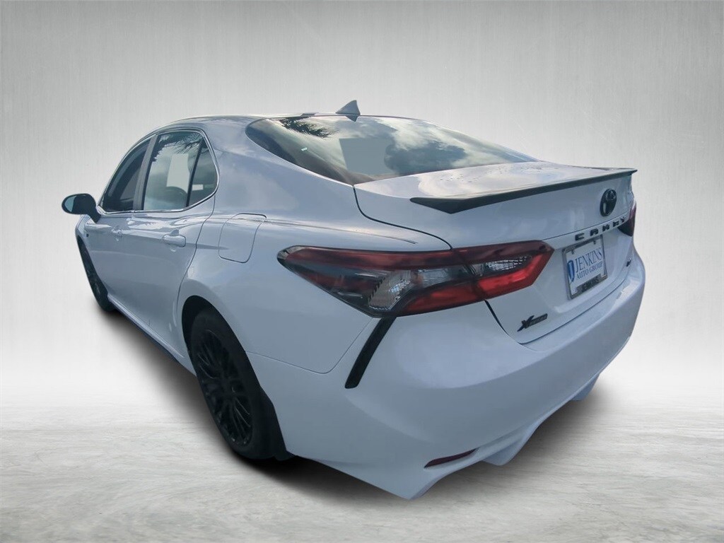 2022 Toyota Camry SE photo 4