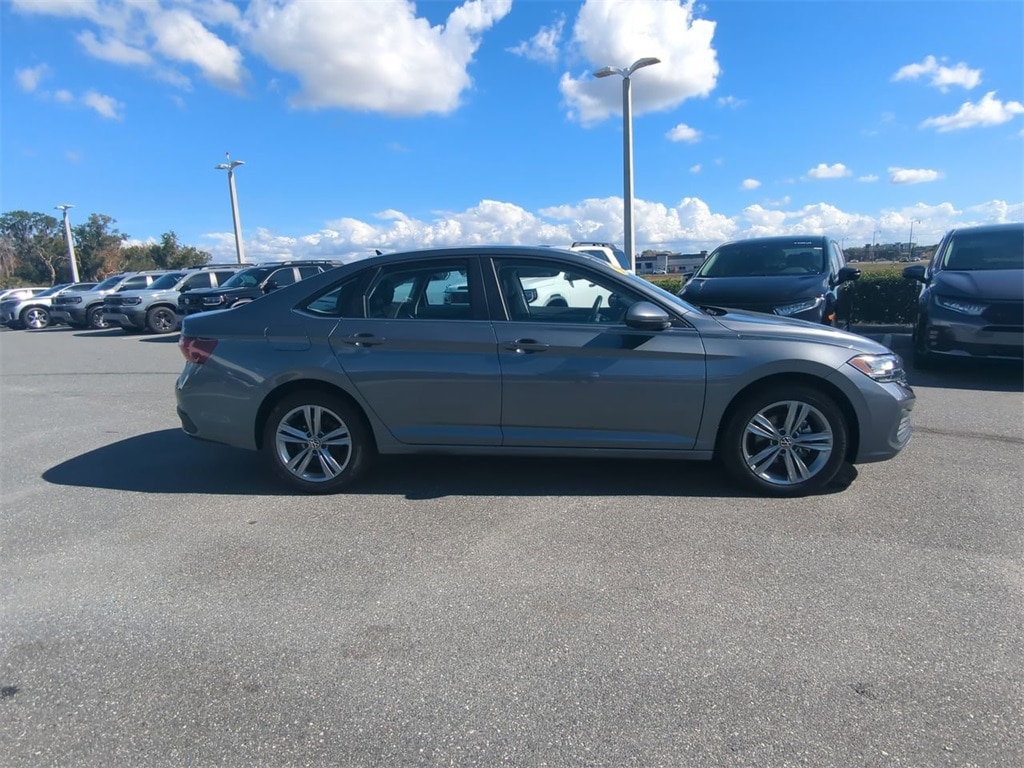 Used 2024 Volkswagen Jetta 1.5T SE Sedan