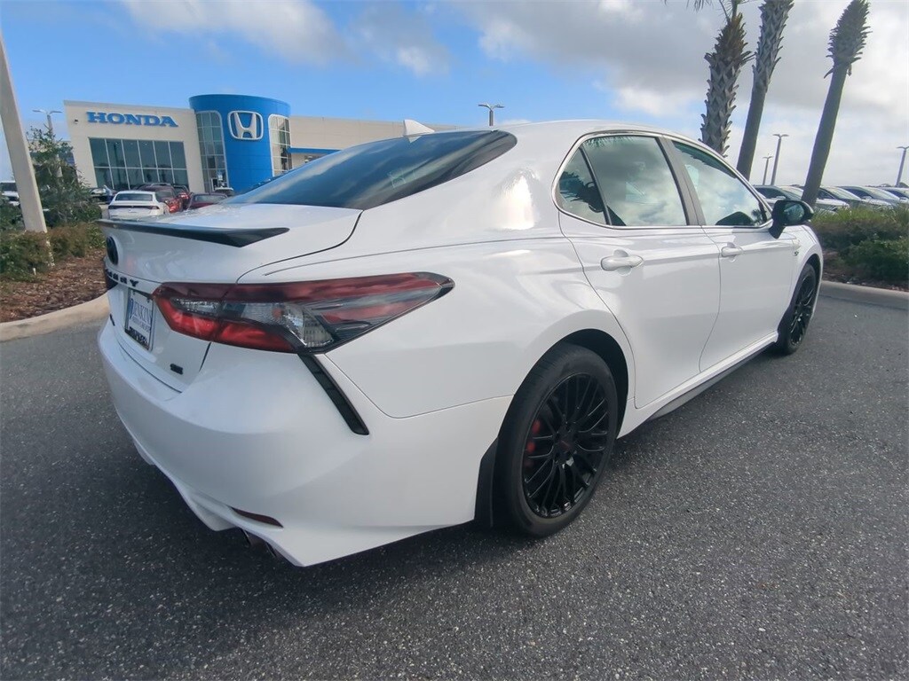 2022 Toyota Camry SE photo 2