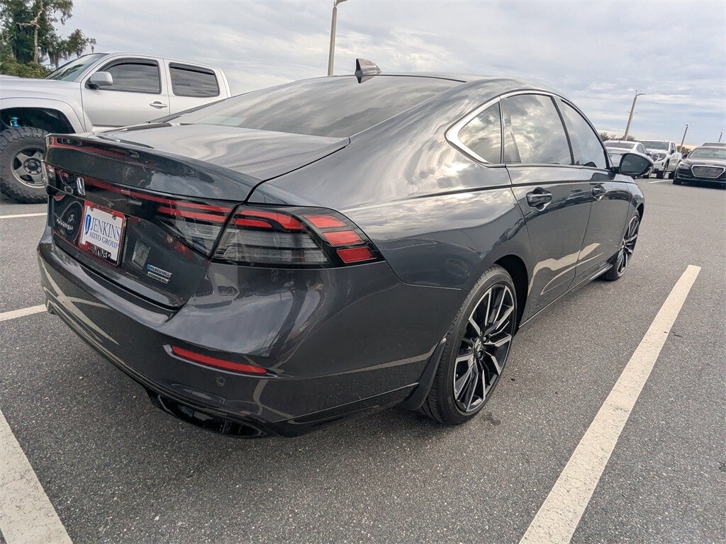 2023 Honda Accord Hybrid Touring photo 2