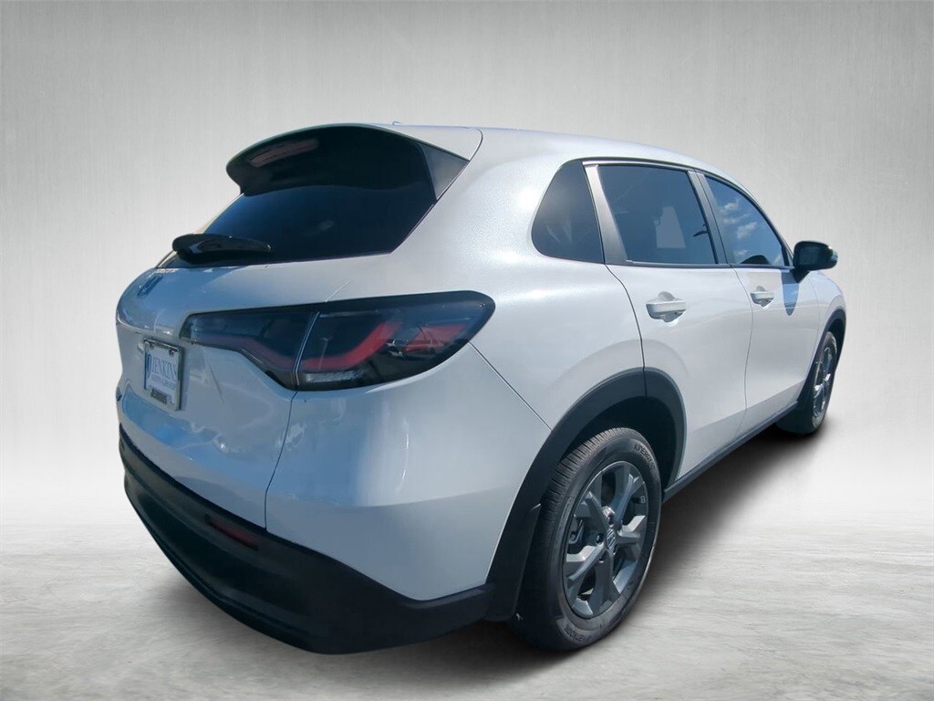 2026 Honda HR-V LX photo 2