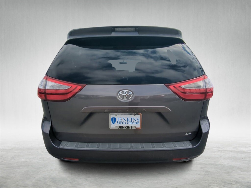 2017 Toyota Sienna L photo 3