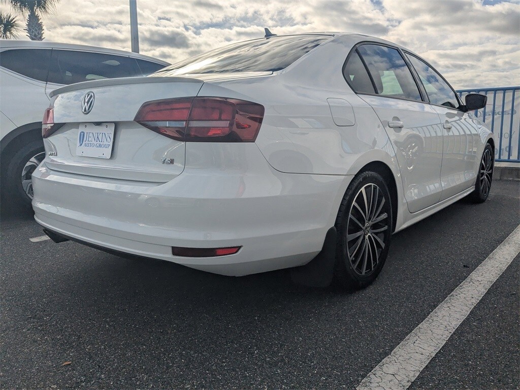 2016 Volkswagen Jetta 1.8T Sport photo 2