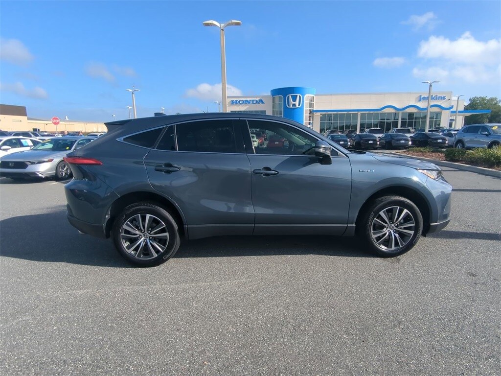 2021 Toyota Venza LE photo 3