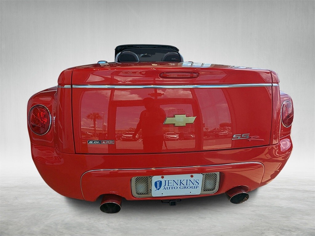 2005 Chevrolet SSR Base photo 3