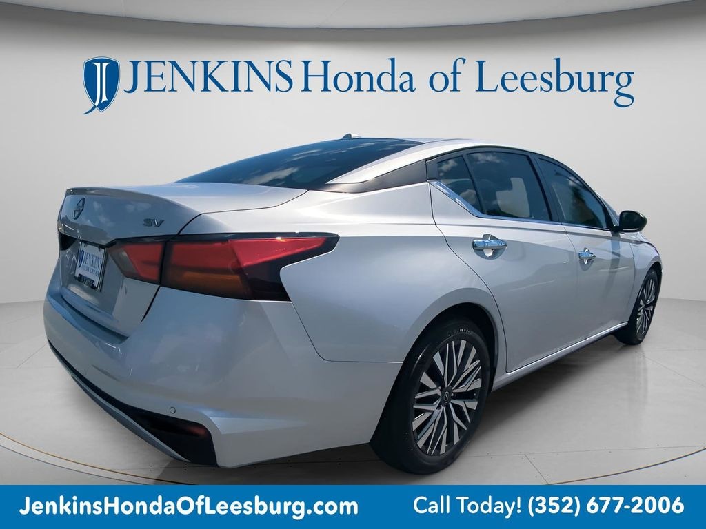 Used 2024 Nissan Altima 2.5 SV Sedan