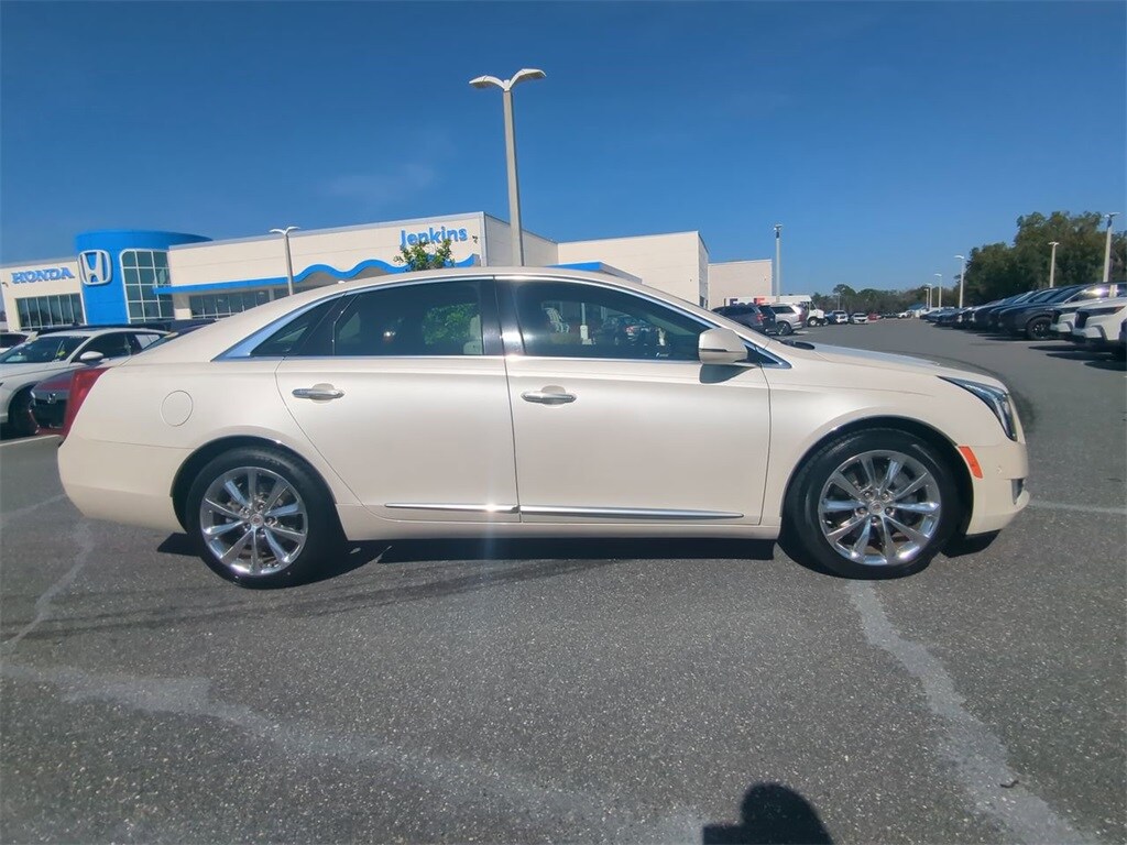 2014 Cadillac XTS Luxury photo 2