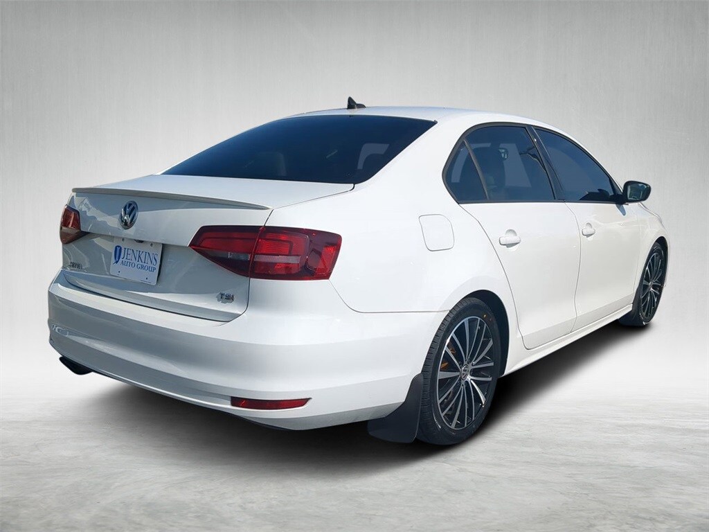 2016 Volkswagen Jetta 1.8T Sport photo 3