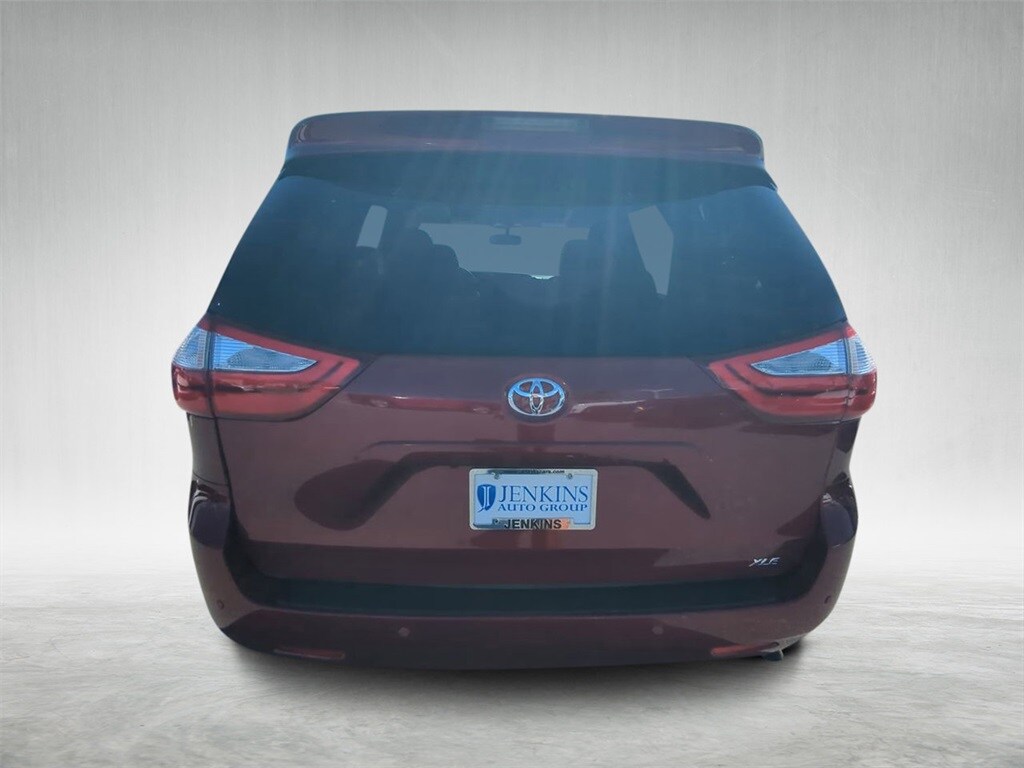 2015 Toyota Sienna L photo 3
