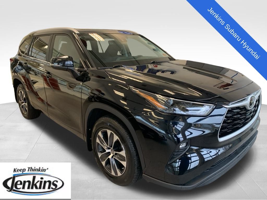 2023 Toyota Highlander XLE's photo