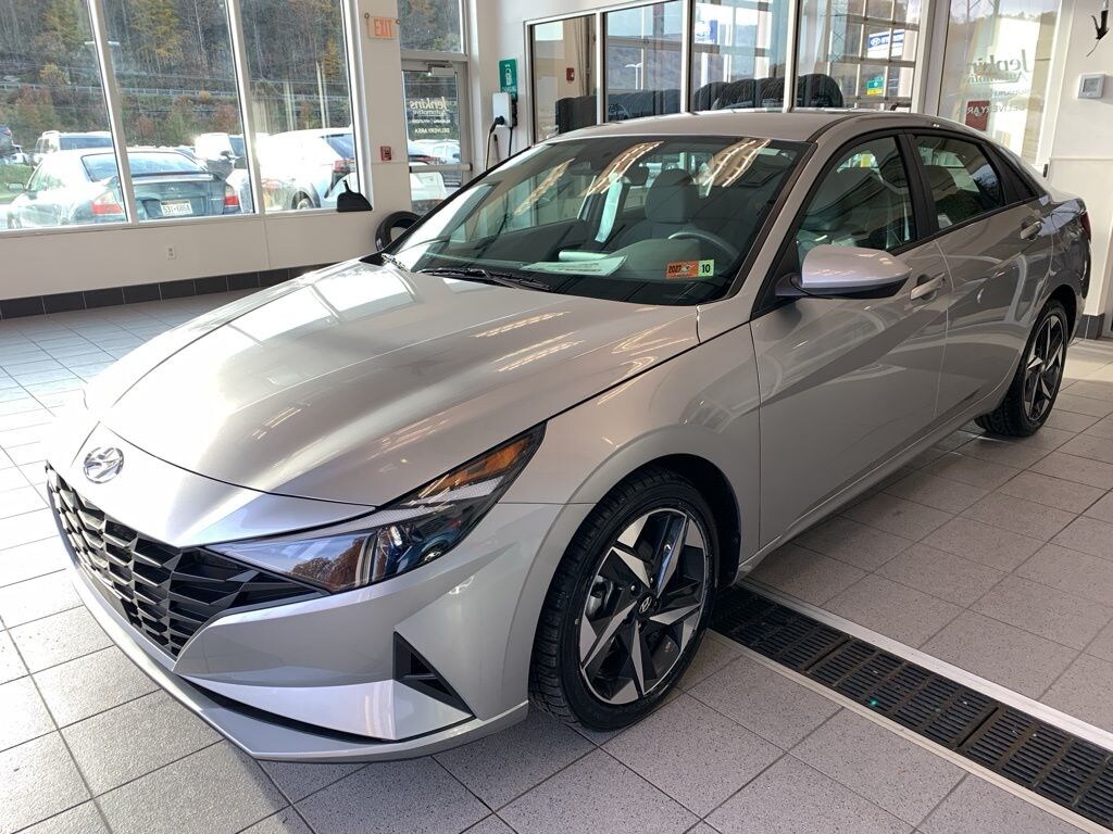 Used 2023 Hyundai Elantra SEL Sedan