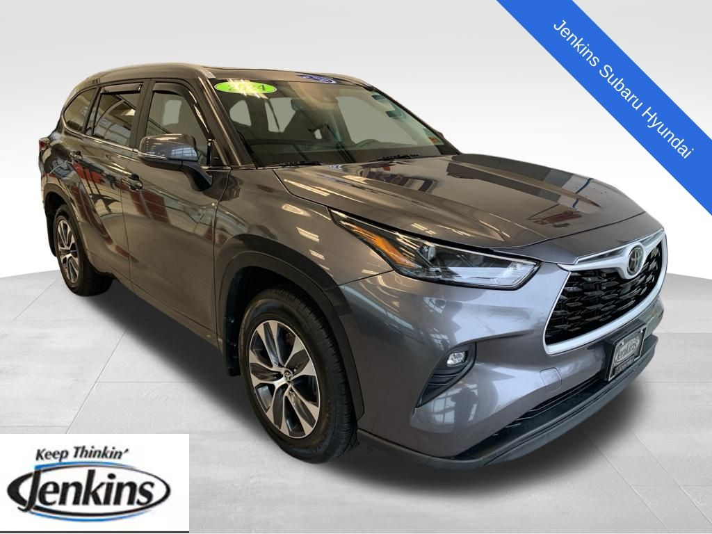2024 Toyota Highlander XLE's photo