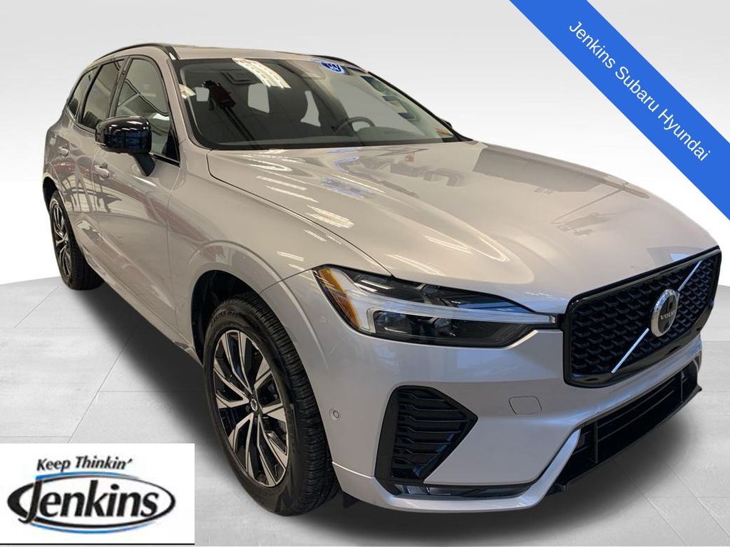 2025 Volvo XC60 Plus's photo
