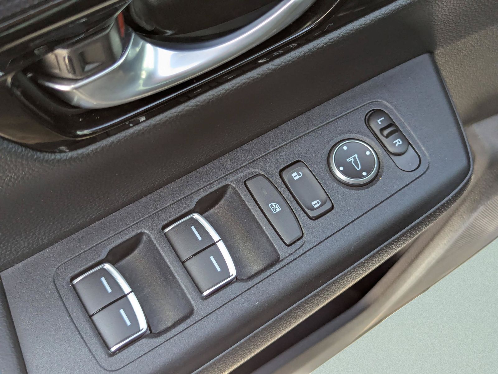 2026 Nissan Rogue S - Photo 38