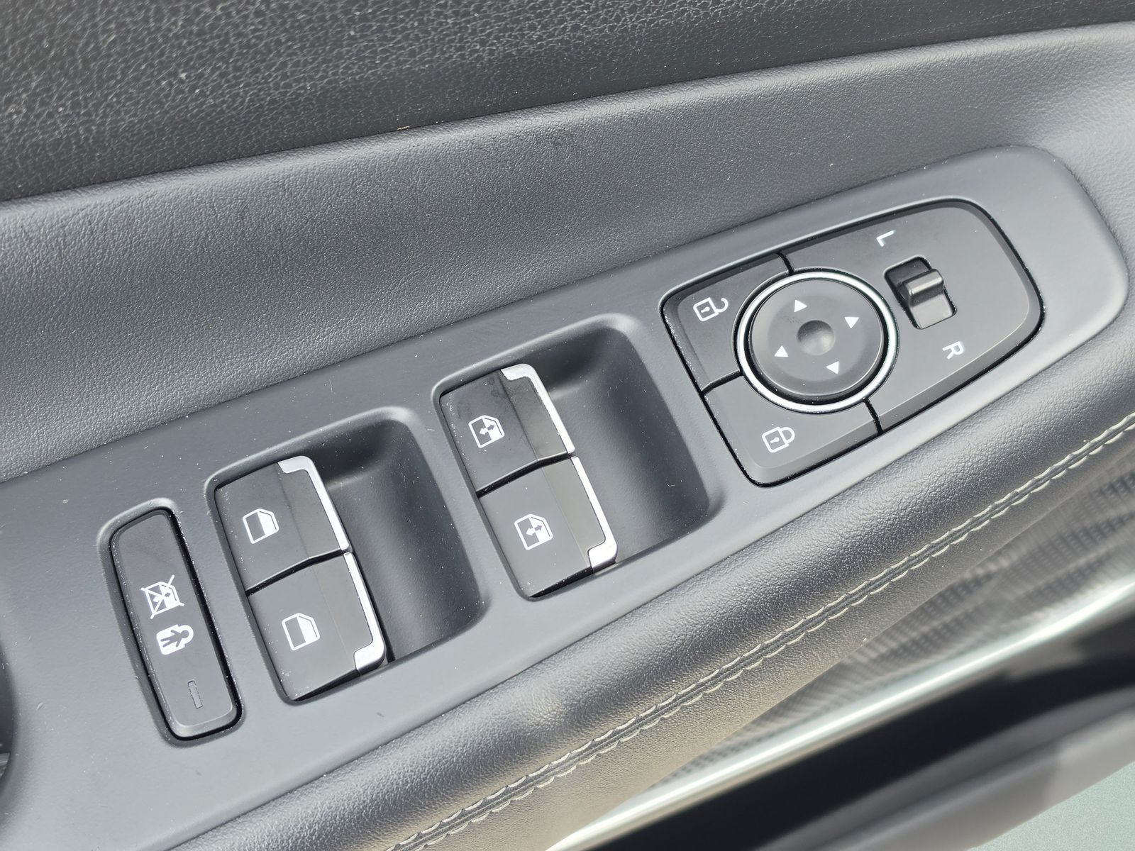 2020 Hyundai Santa Fe Limited - Photo 21