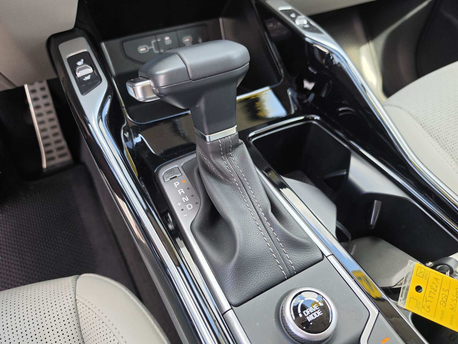 2025 Kia Sorento SX - Photo 33
