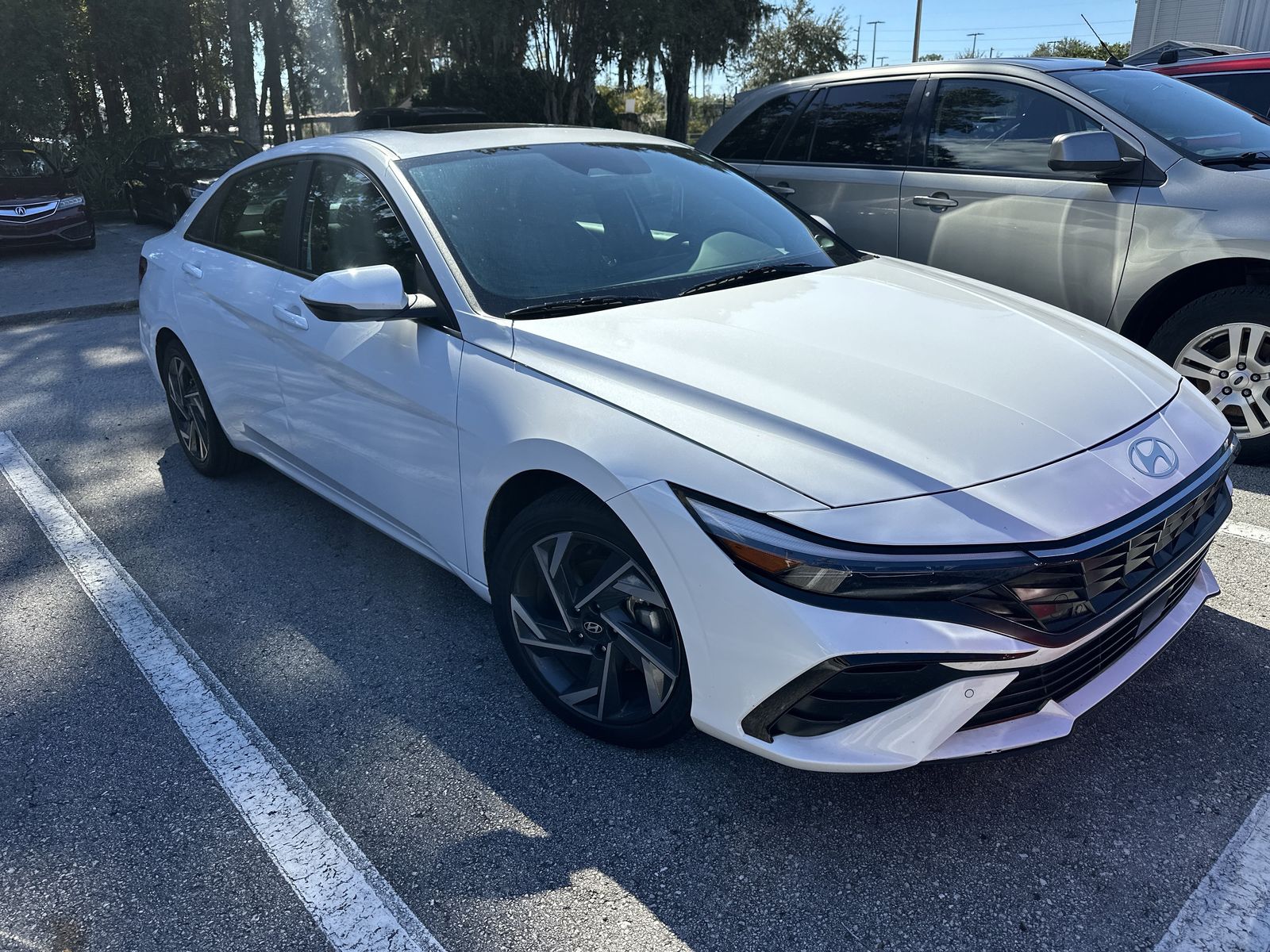 2024 Hyundai Elantra Hybrid Limited photo 2