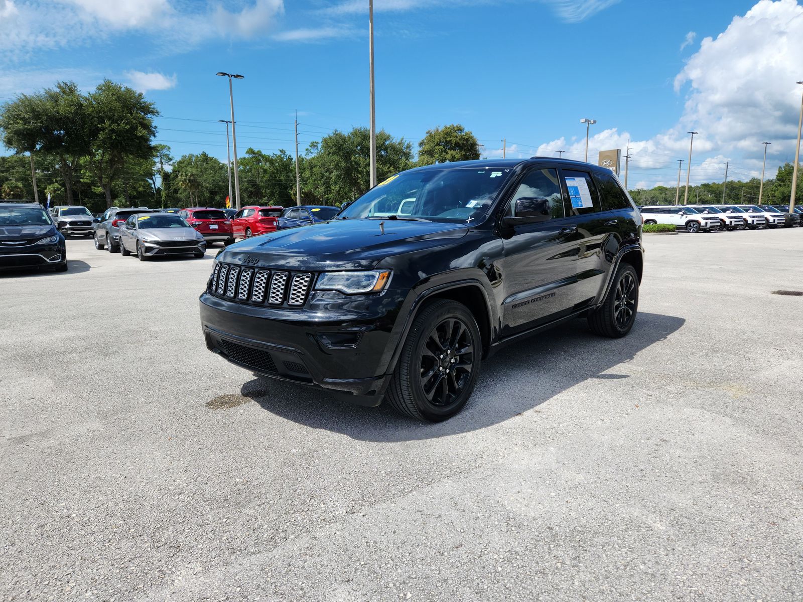 2021 Jeep Grand Cherokee Laredo X photo 2