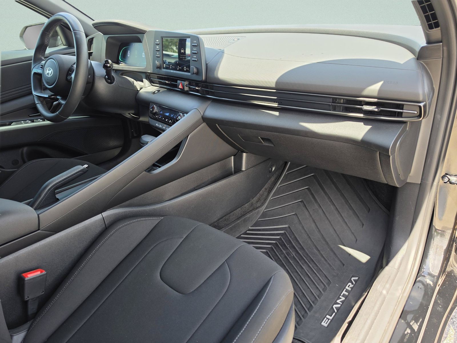 2025 Hyundai Elantra SEL - Photo 14