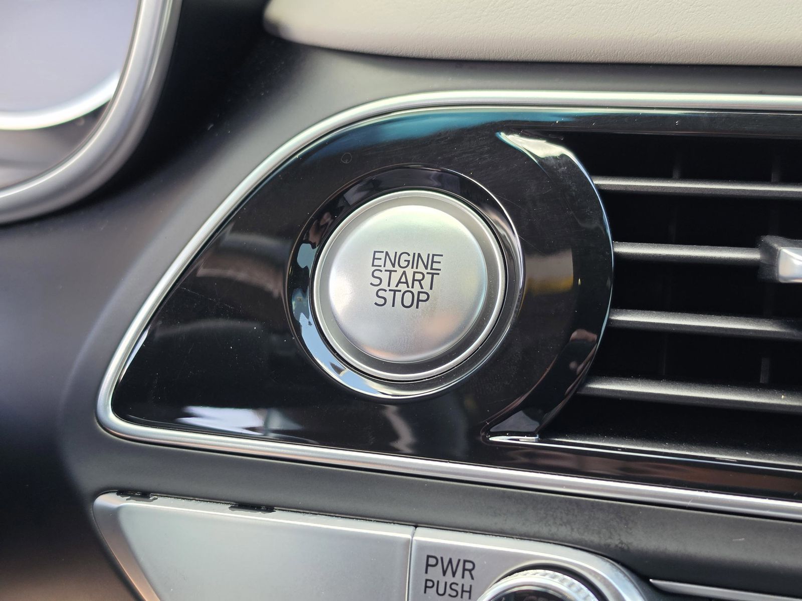 2022 GENESIS G70 Standard - Photo 39