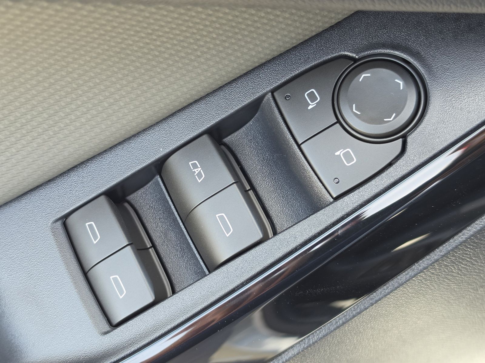 2026 Chevrolet Equinox LT - Photo 23