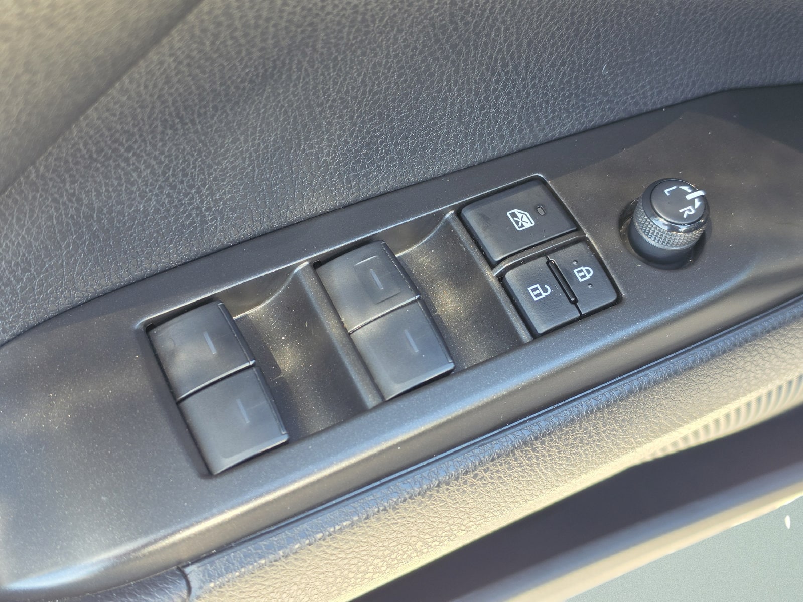 2024 Toyota Camry SE - Photo 23