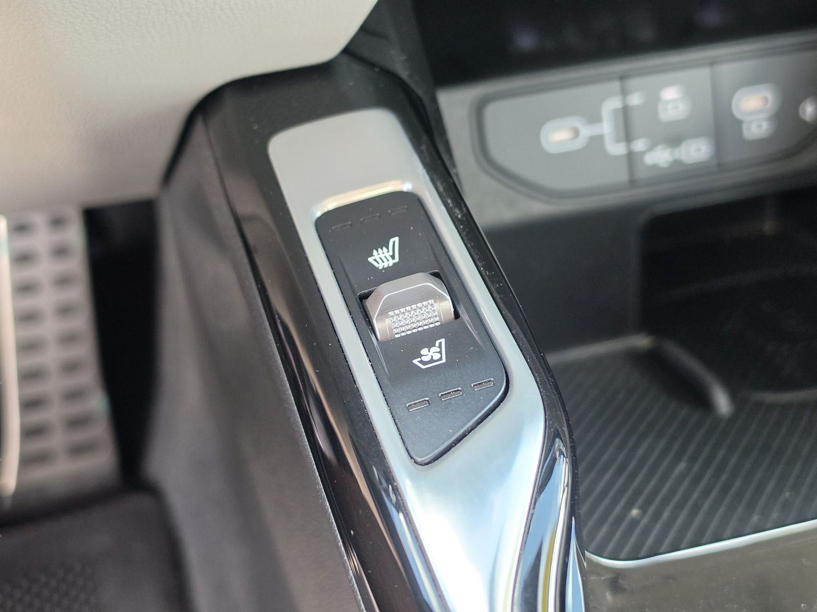2025 Kia Sorento SX - Photo 32
