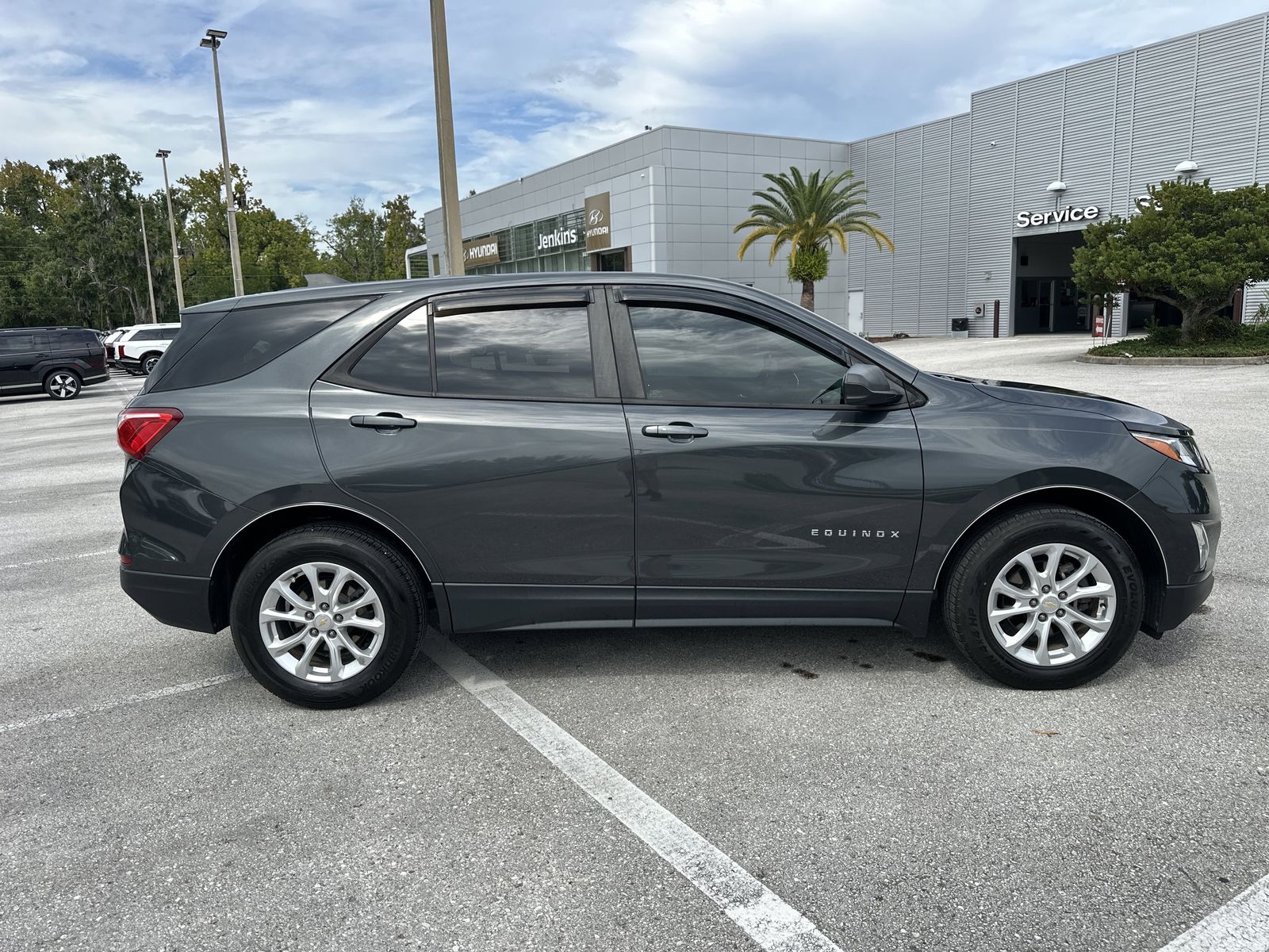 2020 Chevrolet Equinox LS photo 2