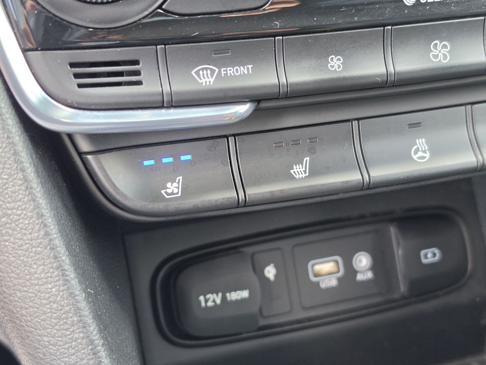 2020 Hyundai Santa Fe Limited - Photo 29