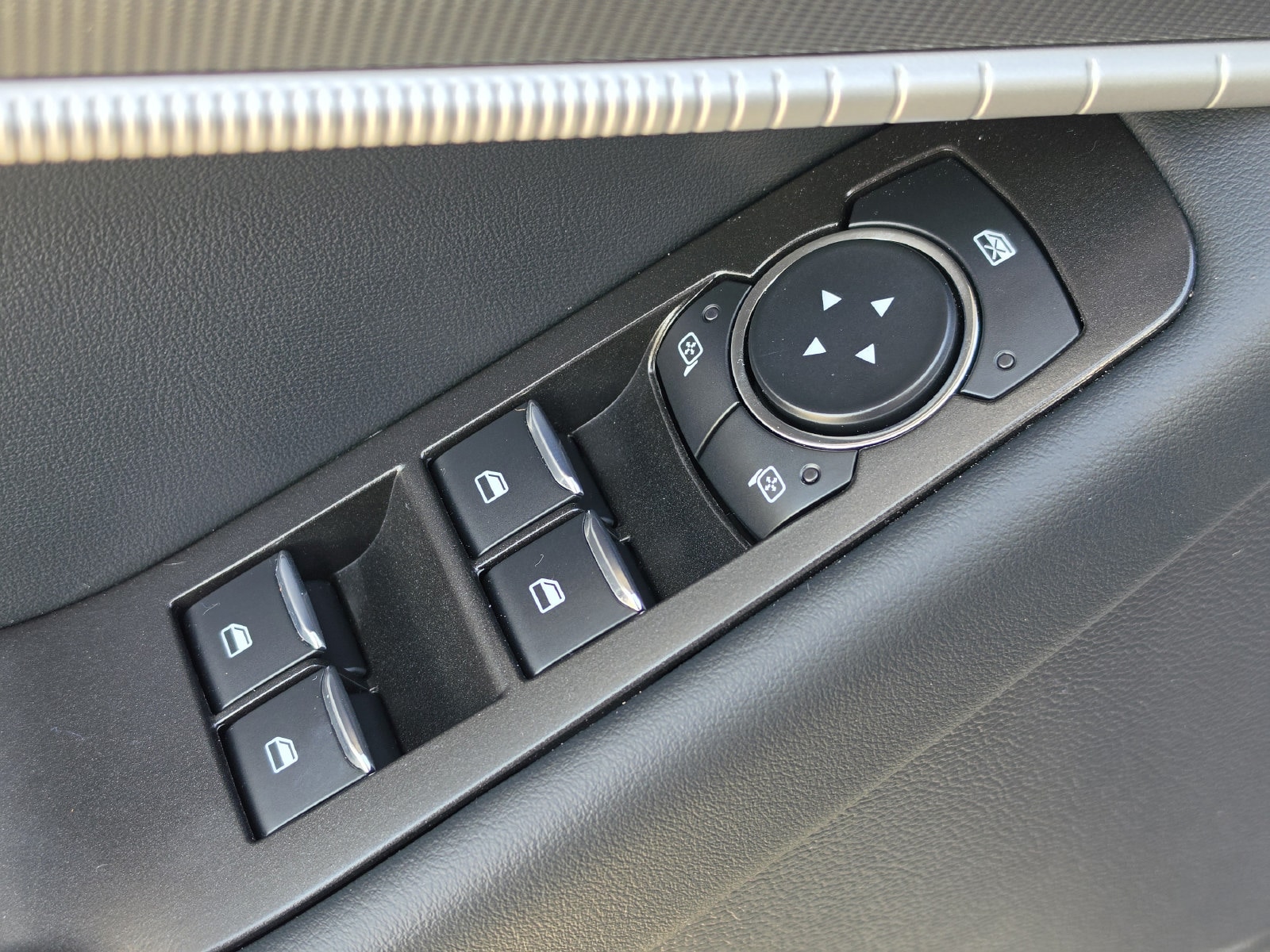 2026 Ford Explorer ST-LINE - Photo 21