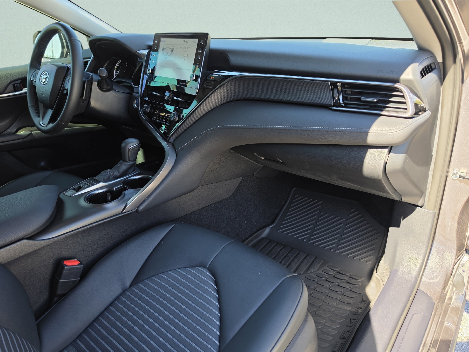 2024 Toyota Camry SE - Photo 17