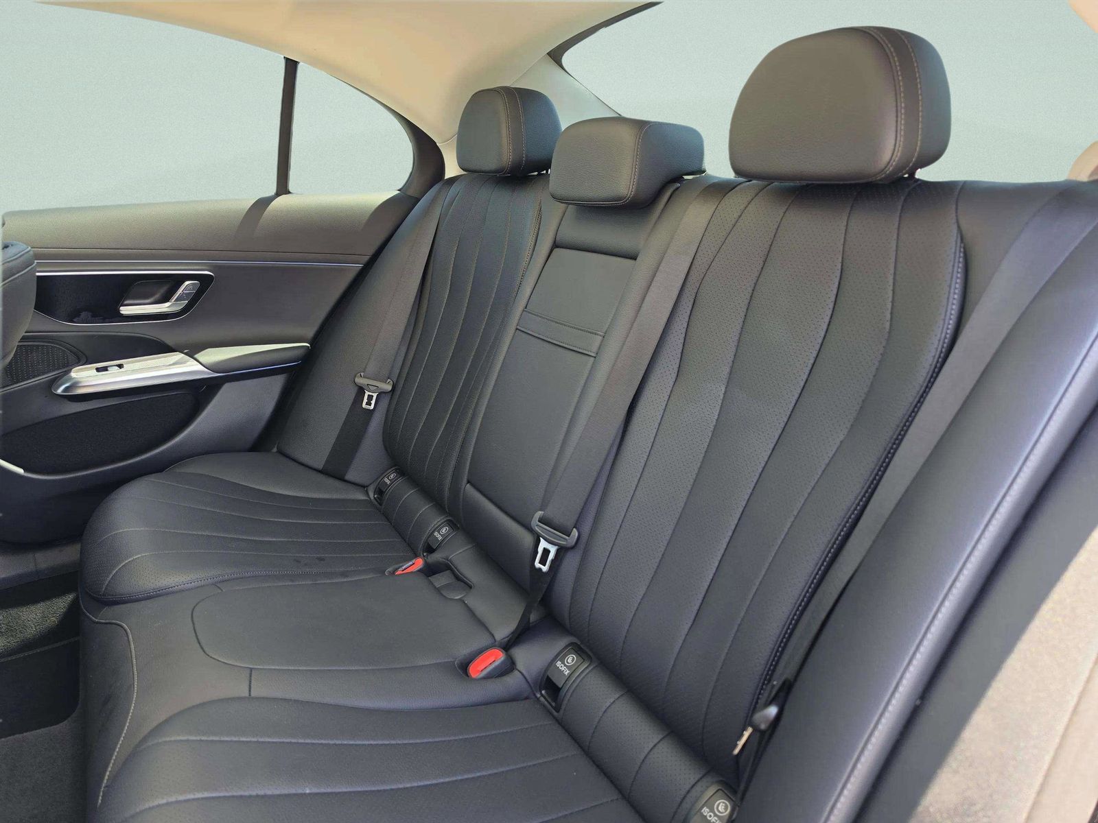 2025 Mercedes-Benz E-Class E350 - Photo 13
