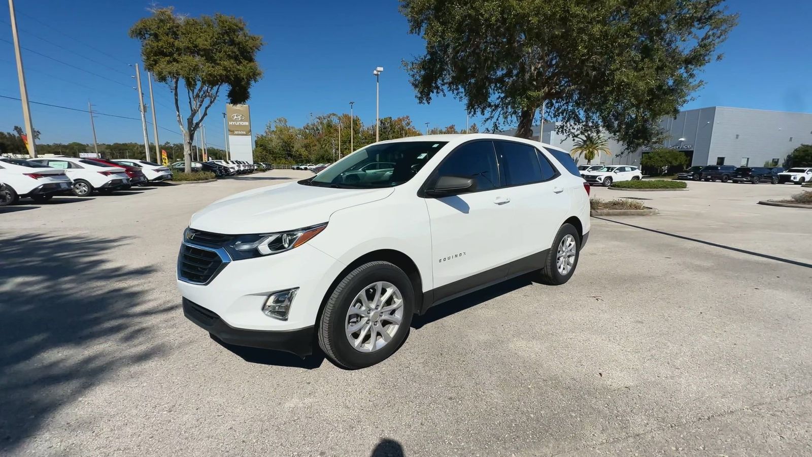 2019 Chevrolet Equinox LS photo 3