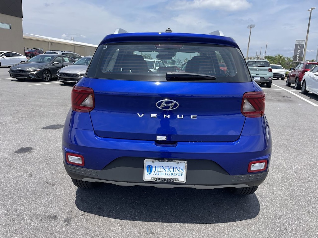 New 2025 Hyundai Venue Limited SUV