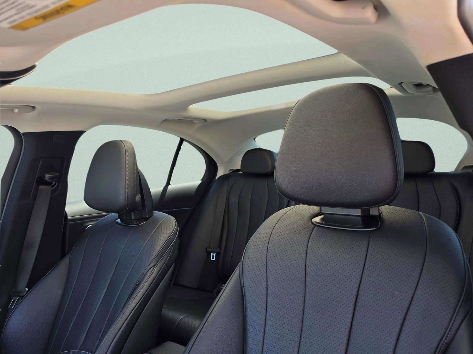 2025 Mercedes-Benz E-Class E350 - Photo 32
