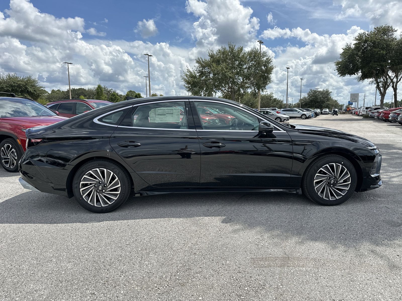 2025 Hyundai Sonata Hybrid Limited photo 2