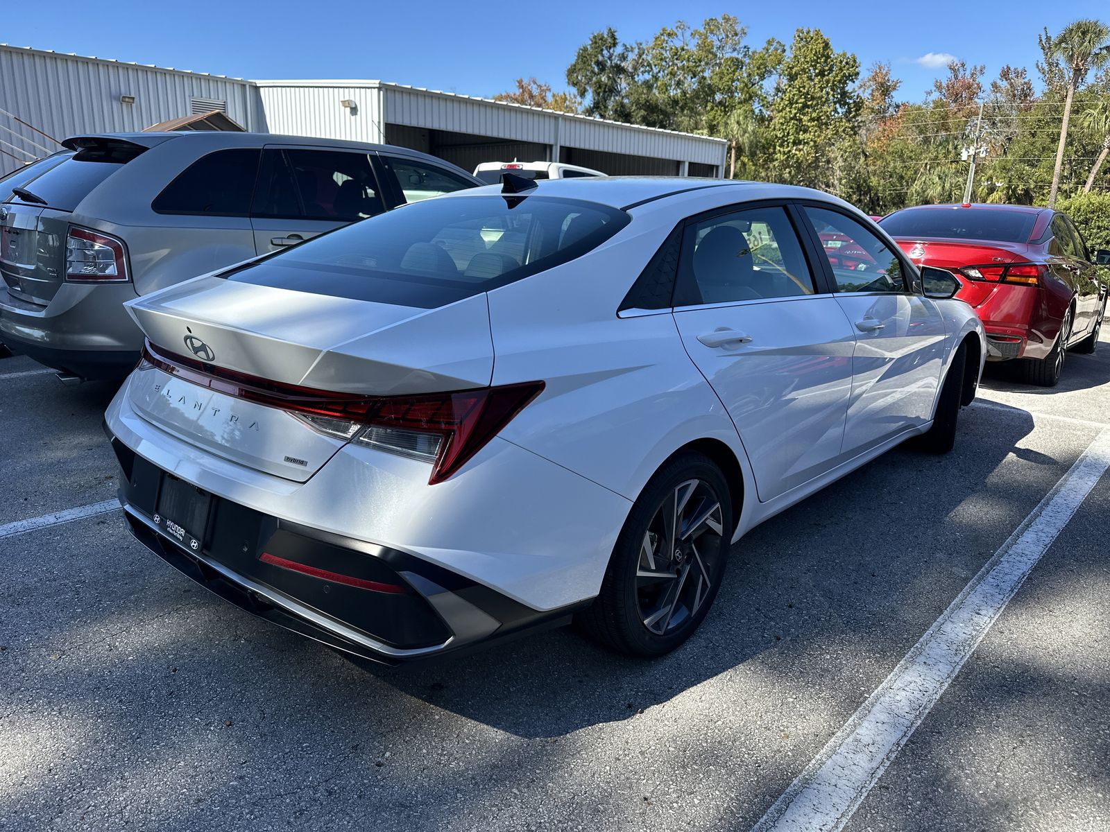 2024 Hyundai Elantra Hybrid Limited photo 3